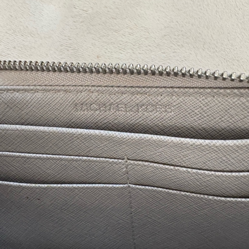 Michael Kors Jet Set Leather Large Travel Tote with Matching Wallet - Picture 11 of 11